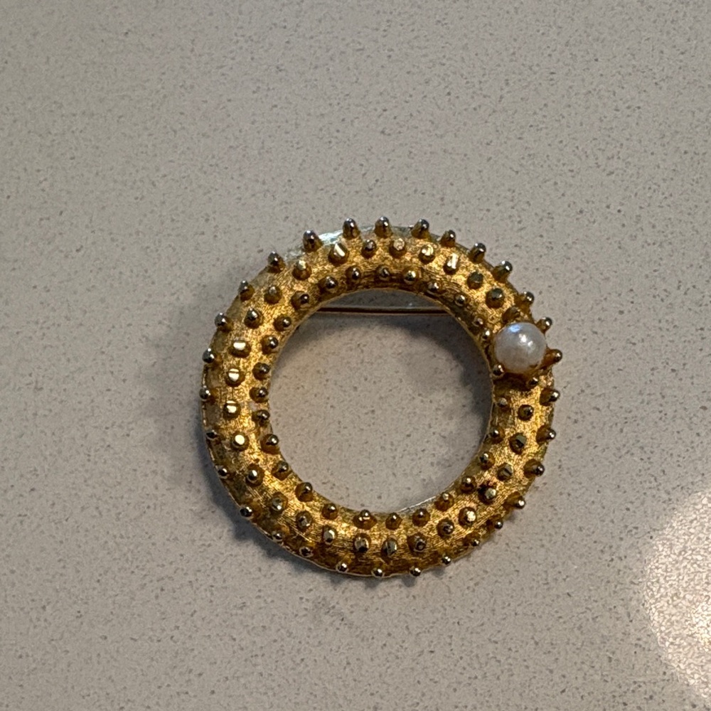 Vintage Mamselle Gold Tone Spiky Circle Brooch with Faux Pearl Accent